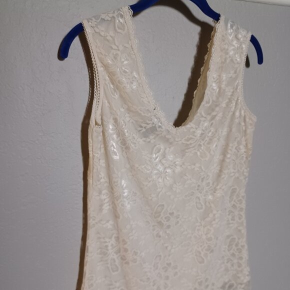Elegant Cream Lace Sleeveless Top - Picture 5 of 7